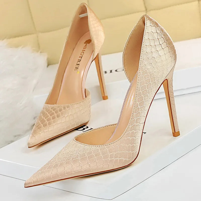 Scarpin Salto Alto Fino