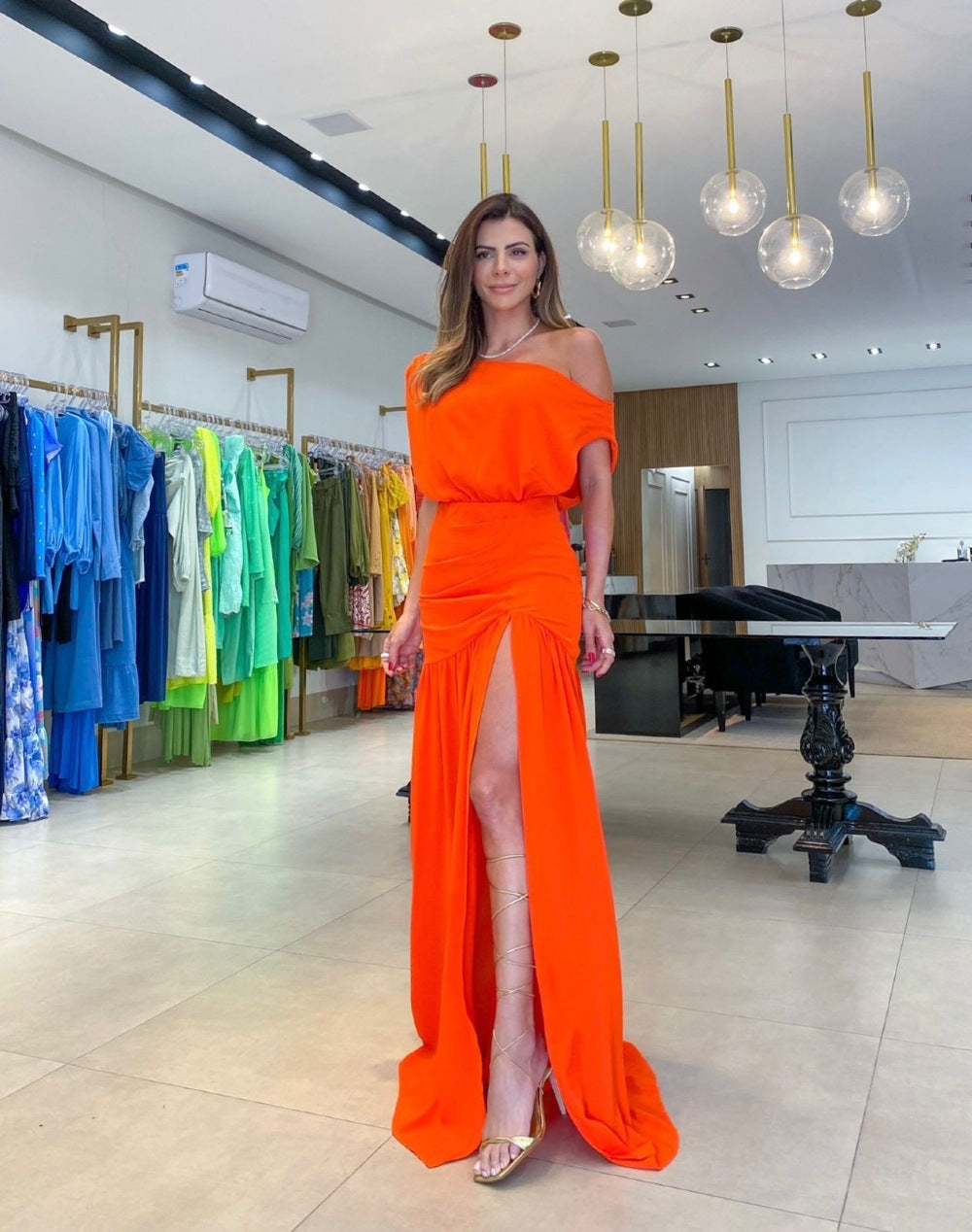 Vestido longo de fenda laranja